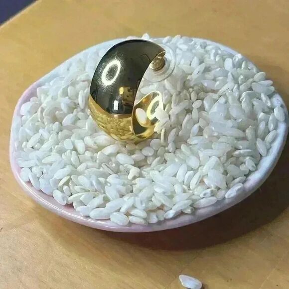 Two Vintage Monet chunky gold hoop earring singles - Picture 4 of 5